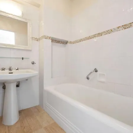 Appartement Spacieux Avec Vue Mer Proche Du Centre Apartment *