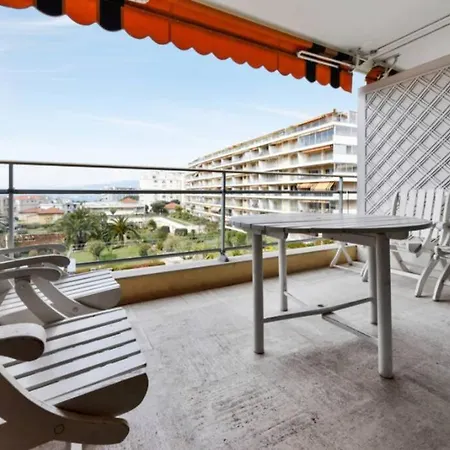 Appartement Spacieux Avec Vue Mer Proche Du Centre *