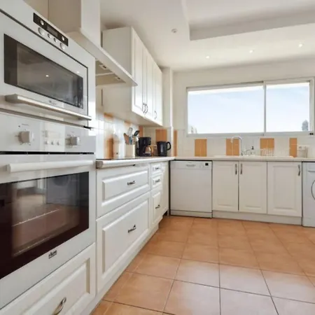 Appartement Spacieux Avec Vue Mer Proche Du Centre Apartment